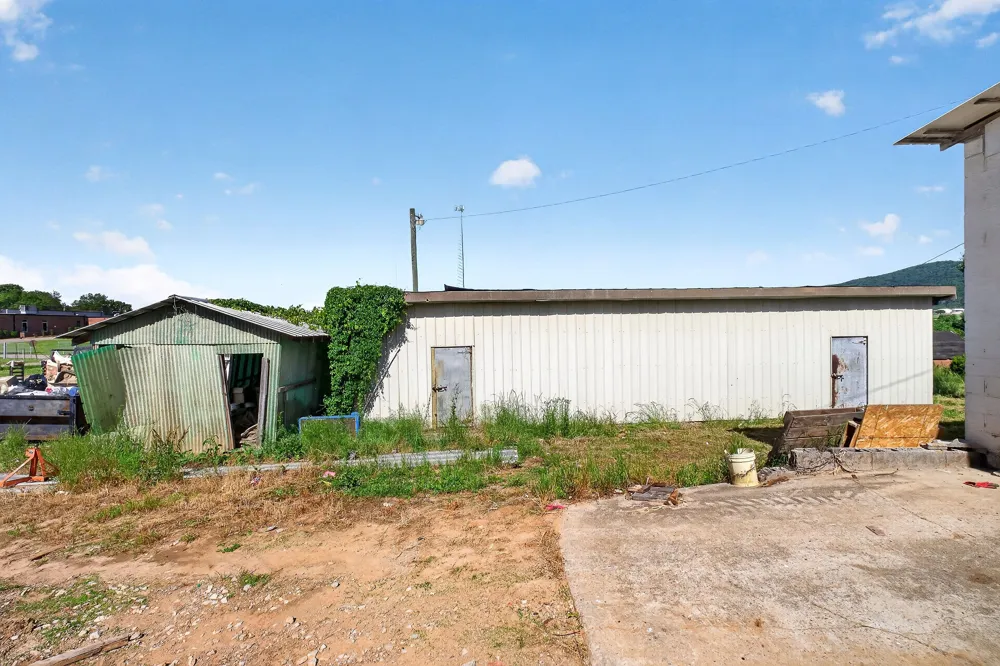 8526 Beersheba Hwy McMinnville, TN 37110