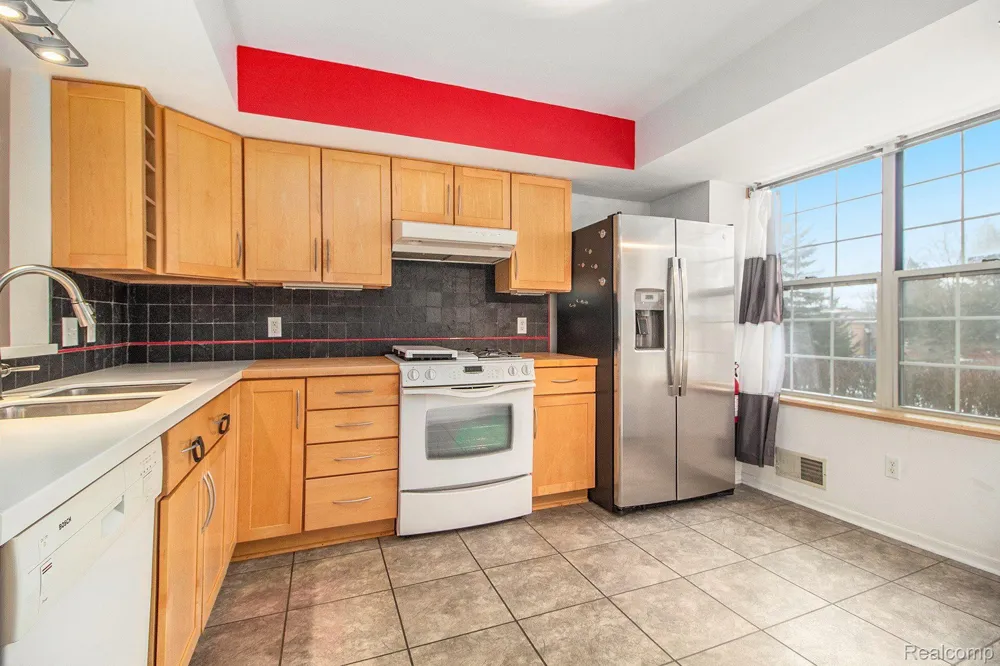 230 LYN ANNE Ann Arbor City, MI 48103