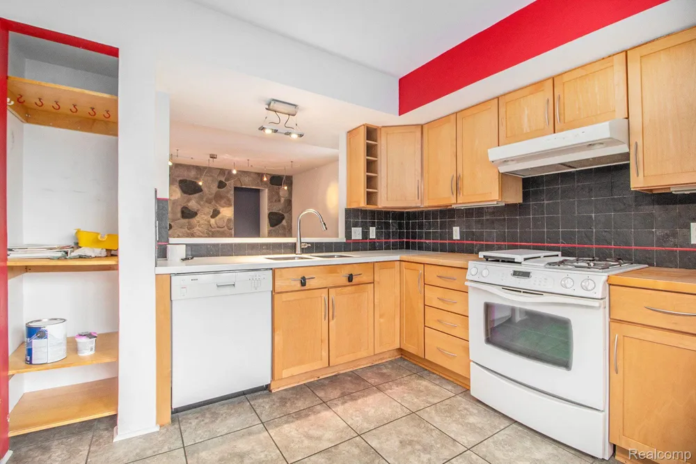 230 LYN ANNE Ann Arbor City, MI 48103