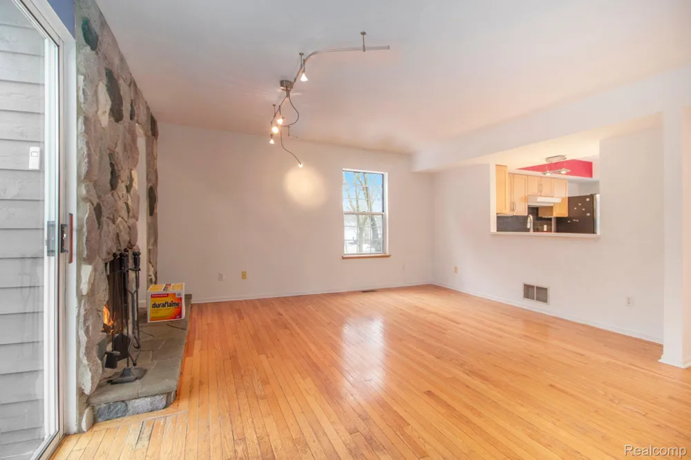 230 LYN ANNE Ann Arbor City, MI 48103