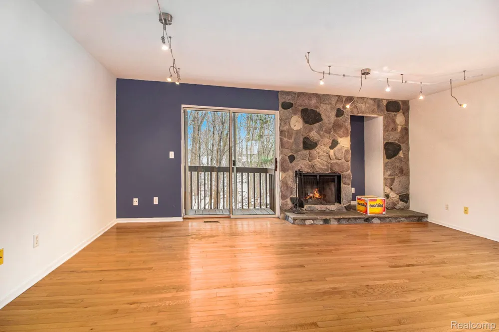230 LYN ANNE Ann Arbor City, MI 48103