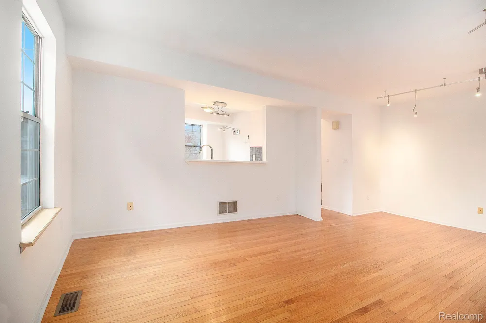230 LYN ANNE Ann Arbor City, MI 48103
