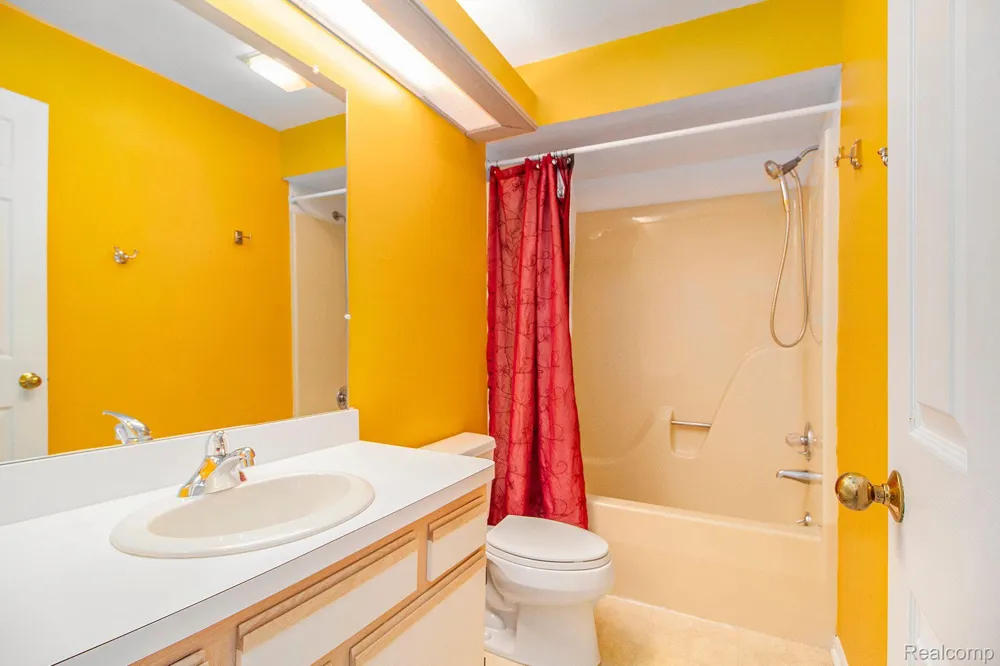 230 LYN ANNE Ann Arbor City, MI 48103