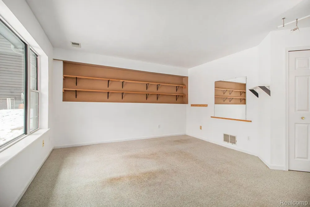 230 LYN ANNE Ann Arbor City, MI 48103