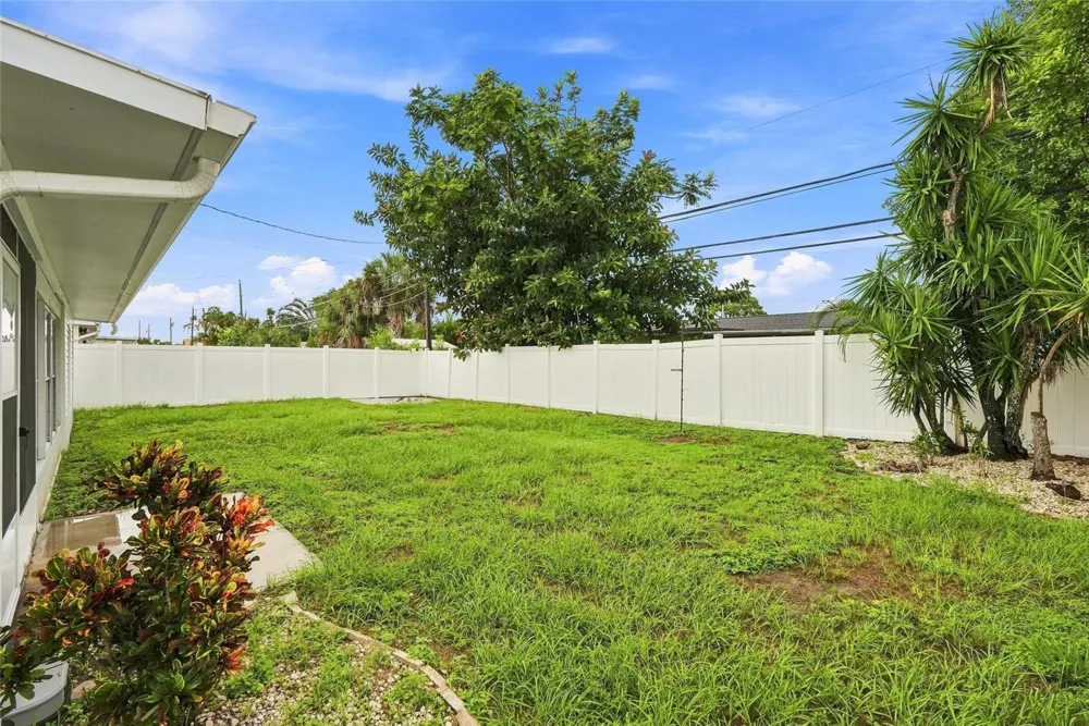 10926 TEMPLE AVENUE Seminole, FL 33772