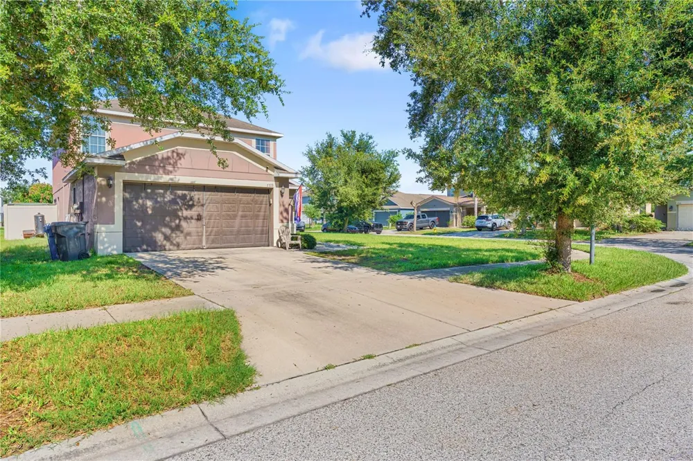 7719 MAROON PEAK DRIVE Ruskin, FL 33573