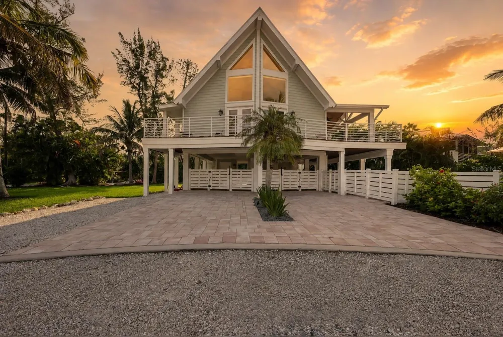 315 HAMMOCK CIRCLE Anna Maria, FL 34216