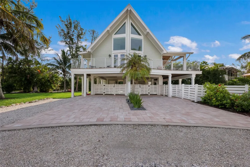 315 HAMMOCK CIRCLE Anna Maria, FL 34216