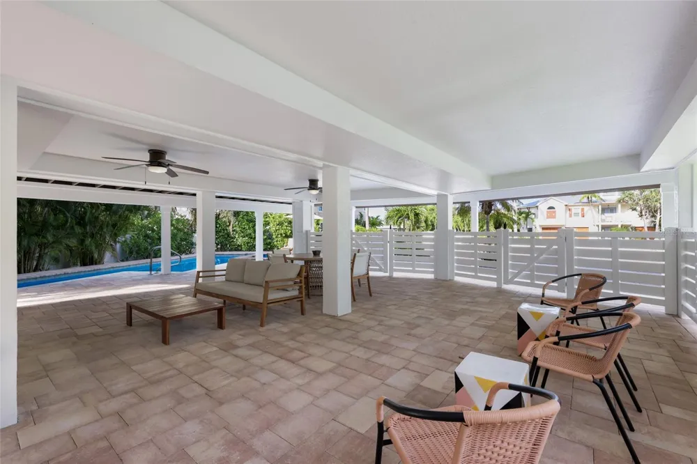 315 HAMMOCK CIRCLE Anna Maria, FL 34216