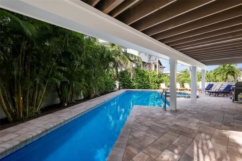 315 HAMMOCK CIRCLE Anna Maria, FL 34216
