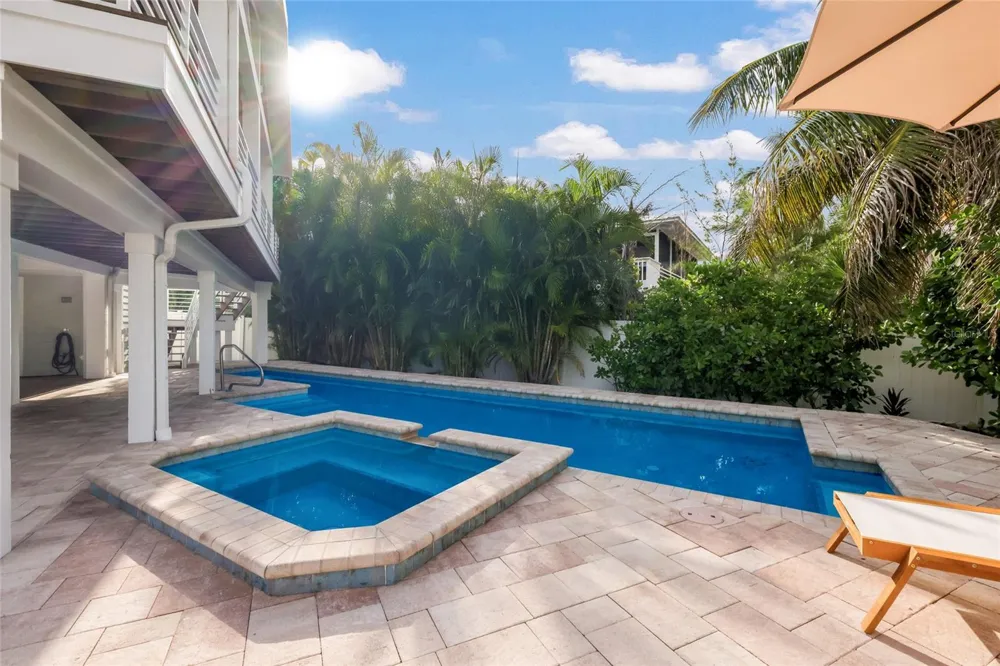 315 HAMMOCK CIRCLE Anna Maria, FL 34216