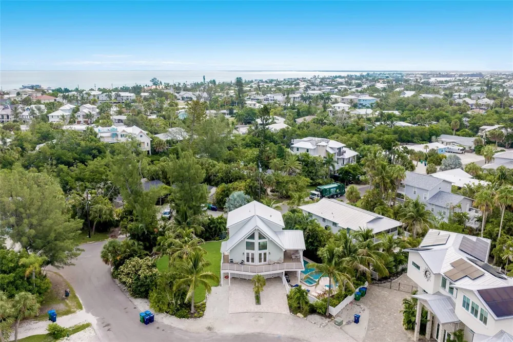 315 HAMMOCK CIRCLE Anna Maria, FL 34216