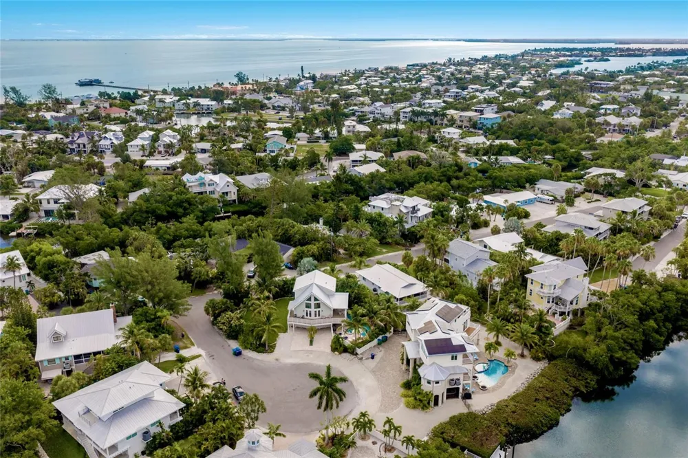 315 HAMMOCK CIRCLE Anna Maria, FL 34216