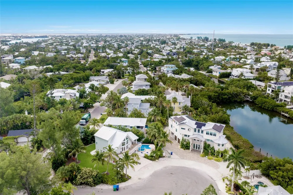 315 HAMMOCK CIRCLE Anna Maria, FL 34216