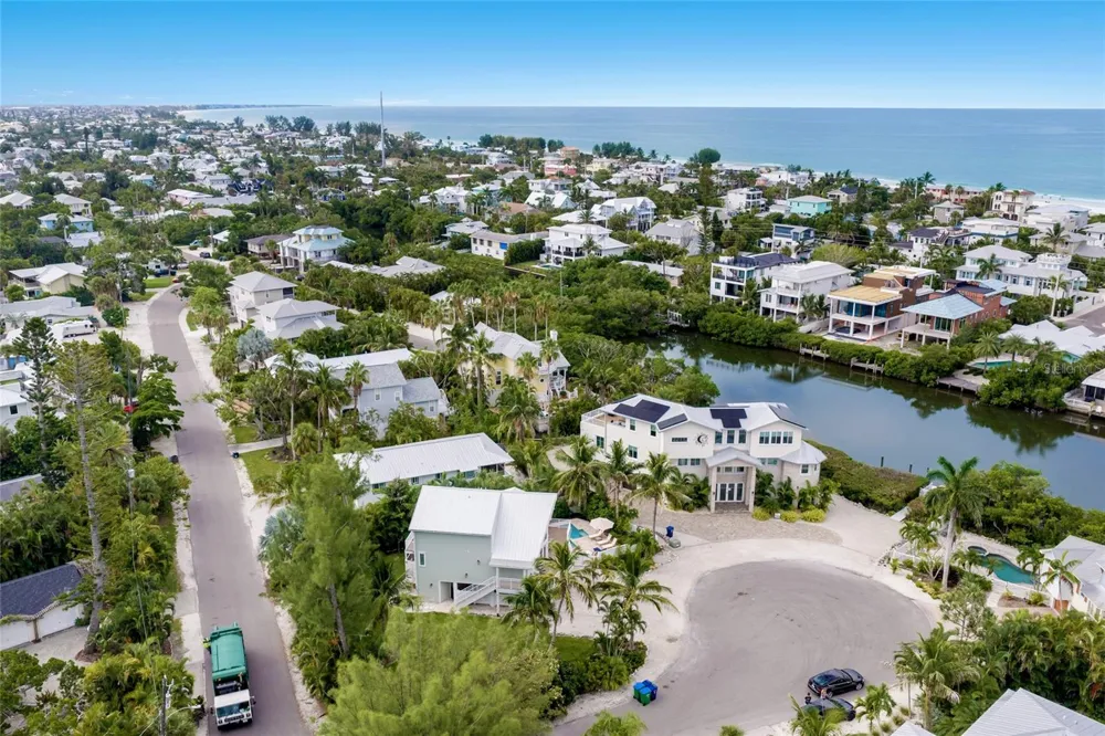 315 HAMMOCK CIRCLE Anna Maria, FL 34216