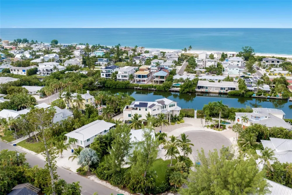 315 HAMMOCK CIRCLE Anna Maria, FL 34216