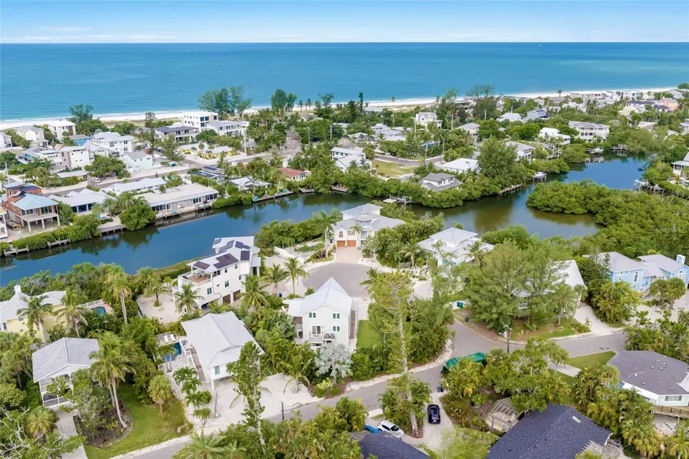 315 HAMMOCK CIRCLE Anna Maria, FL 34216
