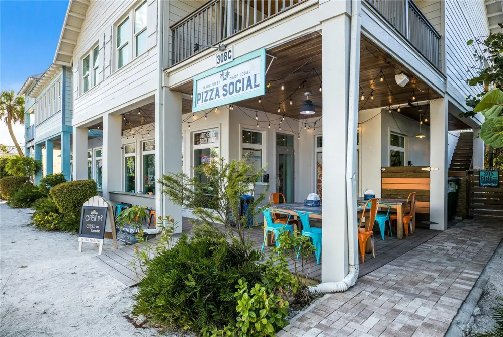 315 HAMMOCK CIRCLE Anna Maria, FL 34216