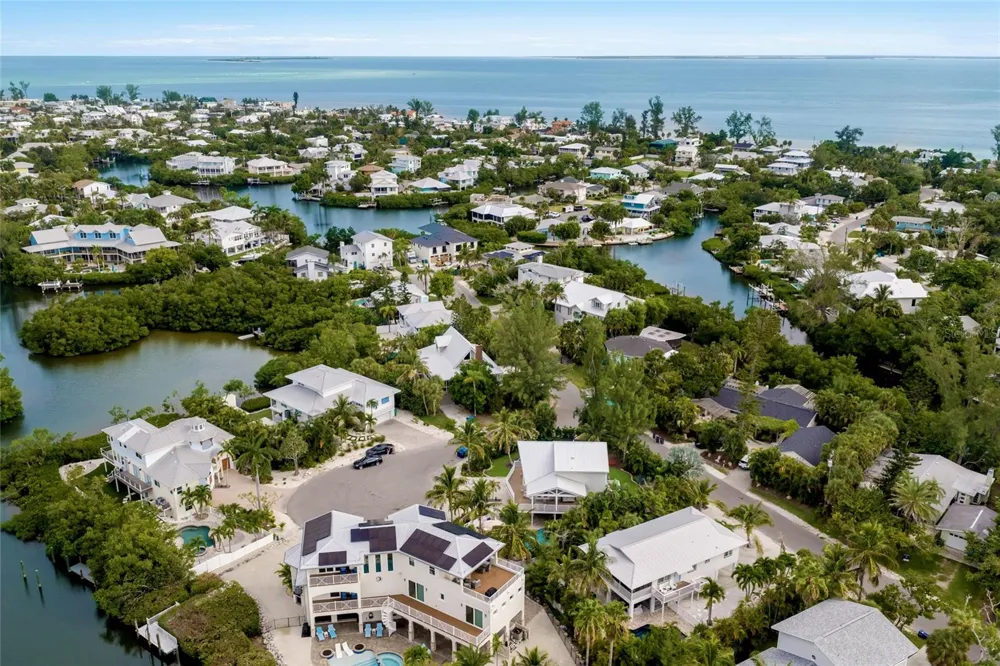 315 HAMMOCK CIRCLE Anna Maria, FL 34216