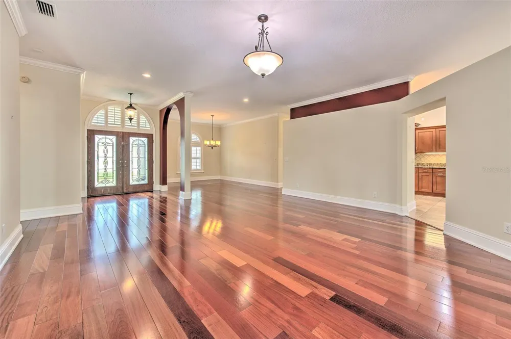 5207 MERION RD Valrico, FL 33596