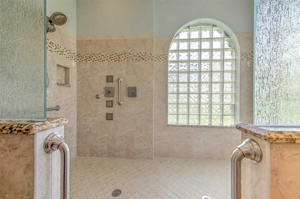 5207 MERION RD Valrico, FL 33596