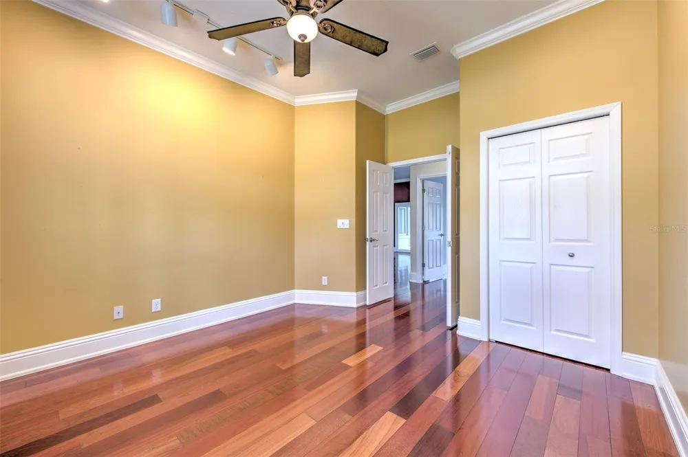 5207 MERION RD Valrico, FL 33596