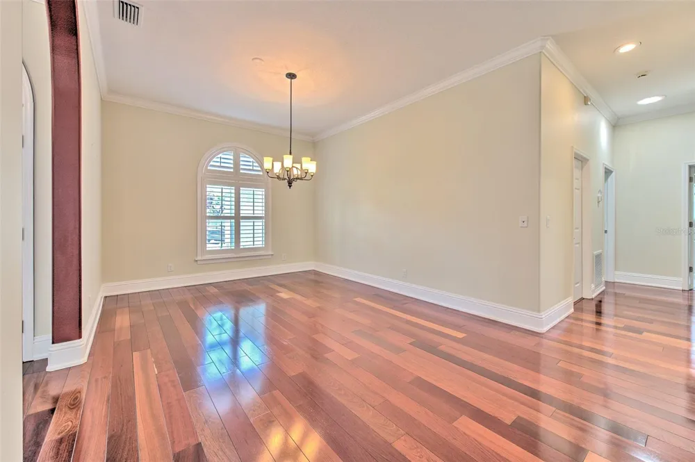 5207 MERION RD Valrico, FL 33596