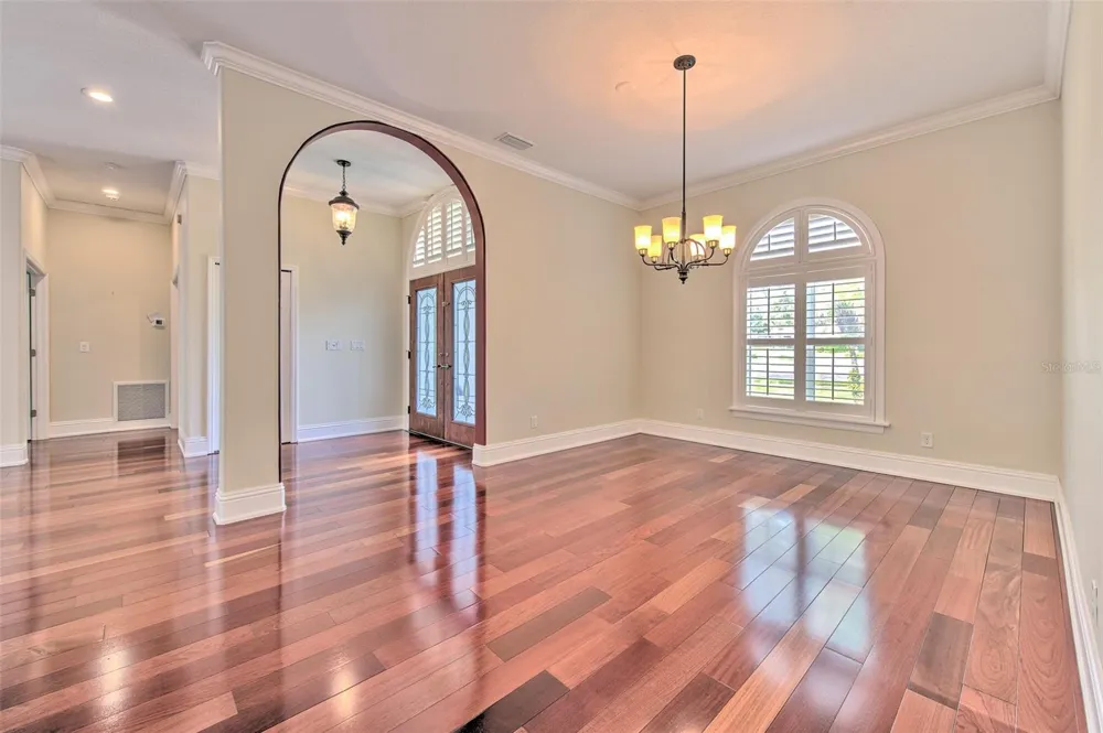 5207 MERION RD Valrico, FL 33596