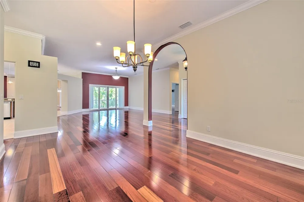 5207 MERION RD Valrico, FL 33596