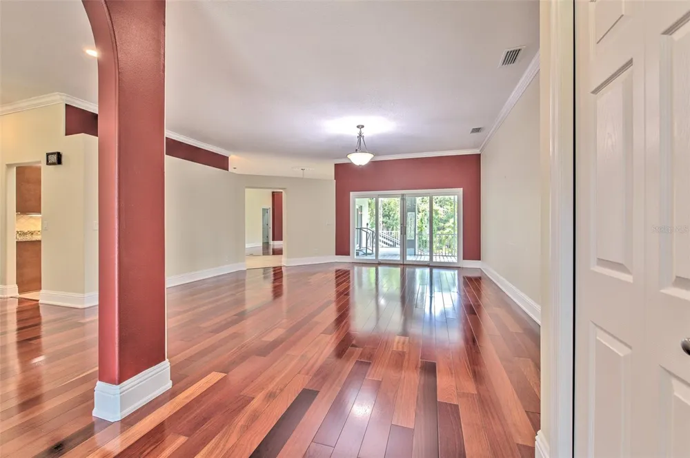 5207 MERION RD Valrico, FL 33596