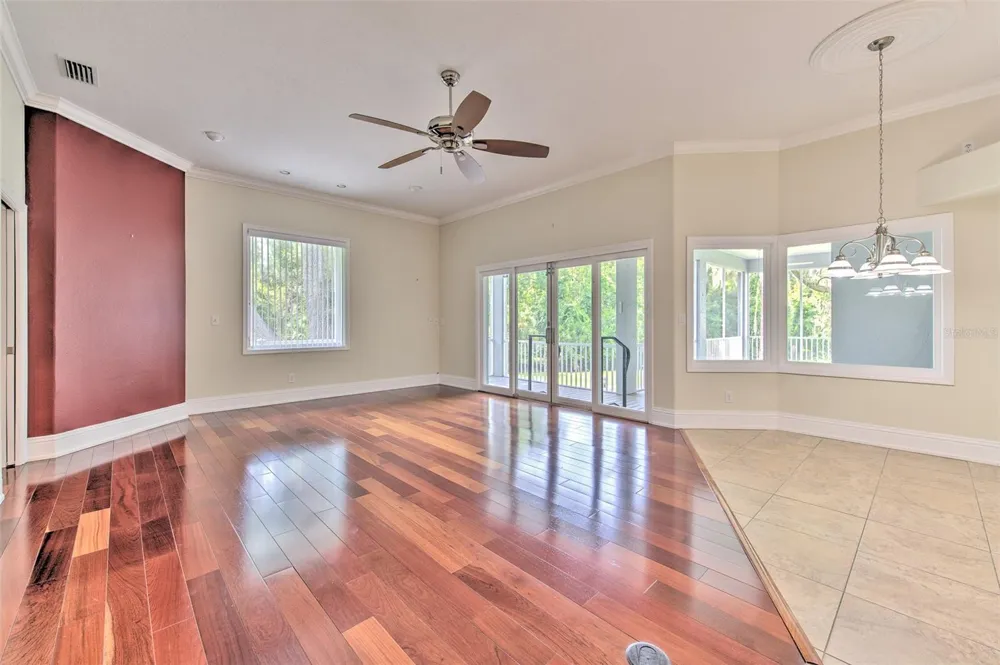 5207 MERION RD Valrico, FL 33596