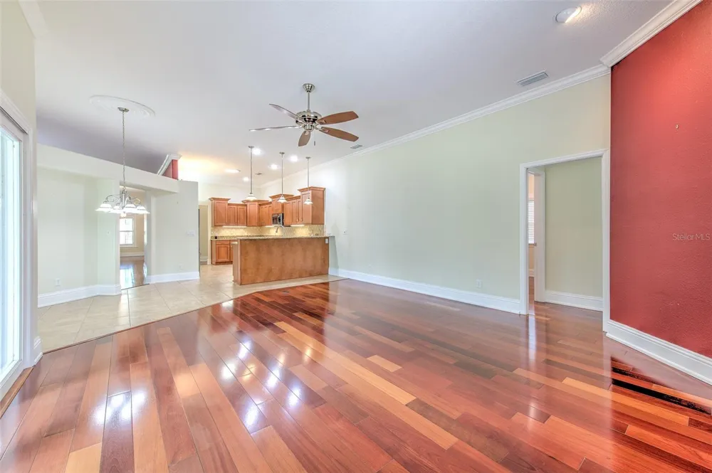 5207 MERION RD Valrico, FL 33596