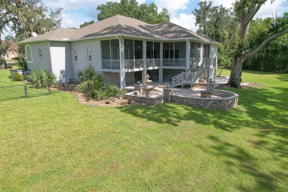 5207 MERION RD Valrico, FL 33596