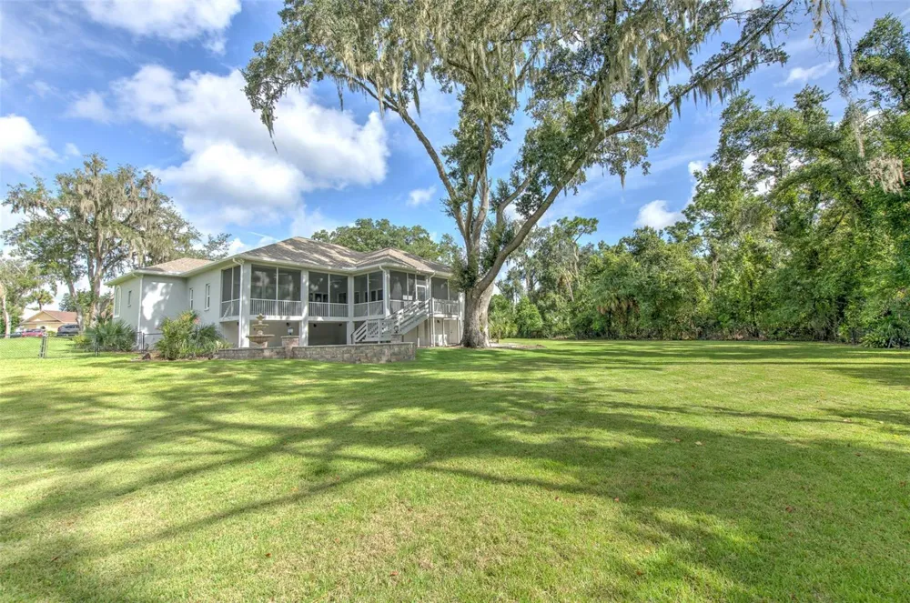 5207 MERION RD Valrico, FL 33596