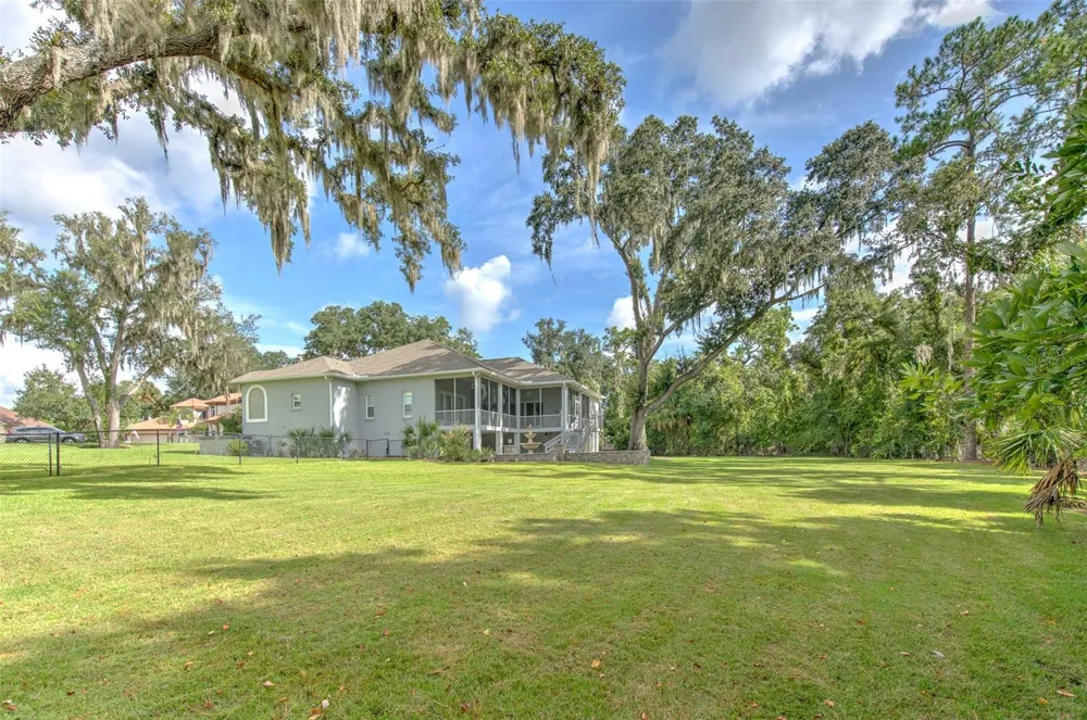 5207 MERION RD Valrico, FL 33596