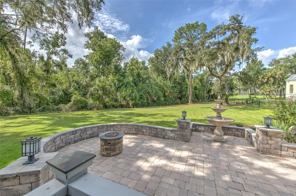 5207 MERION RD Valrico, FL 33596