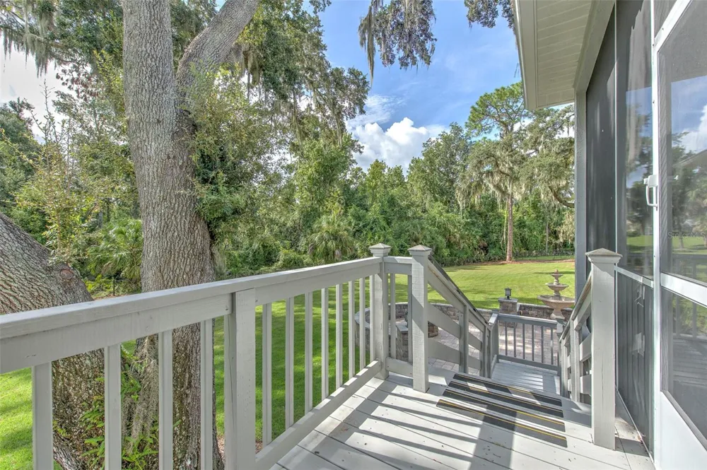 5207 MERION RD Valrico, FL 33596