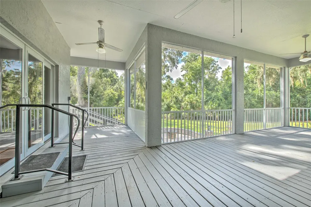 5207 MERION RD Valrico, FL 33596