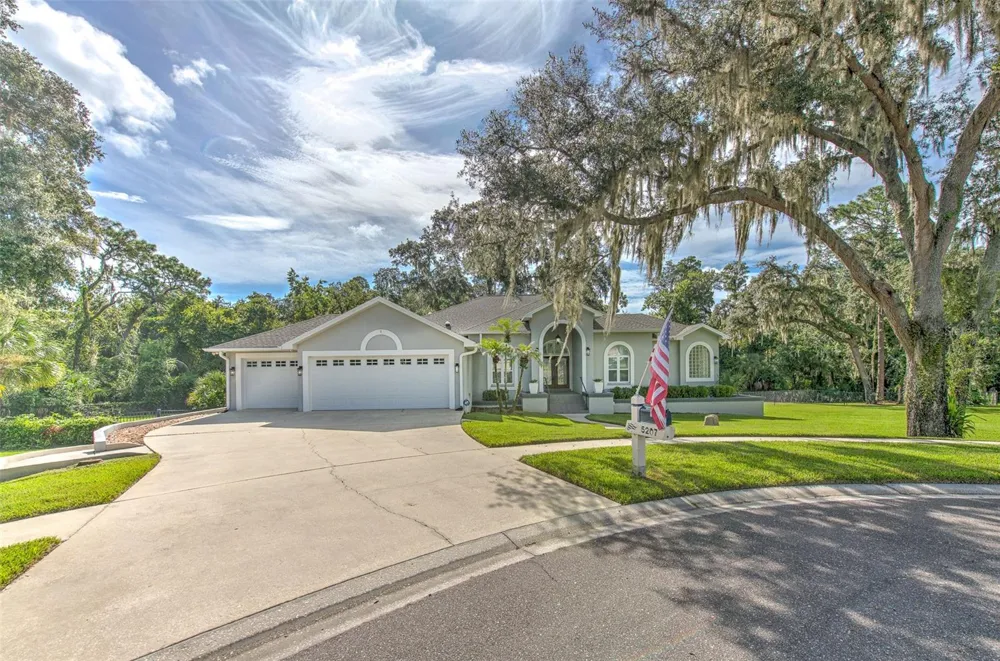 5207 MERION RD Valrico, FL 33596