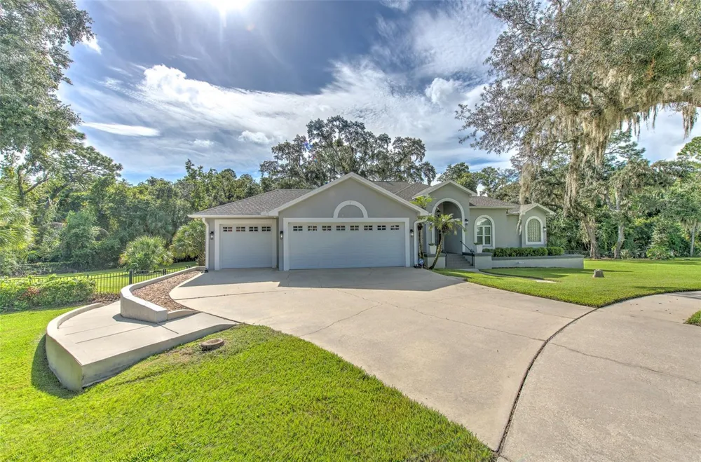 5207 MERION RD Valrico, FL 33596