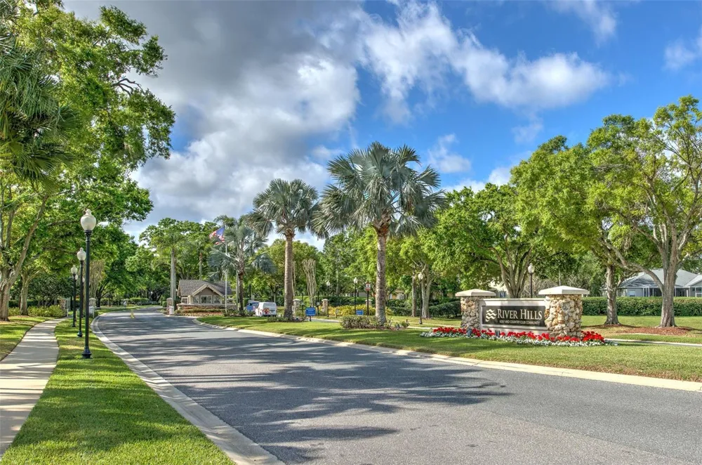 5207 MERION RD Valrico, FL 33596