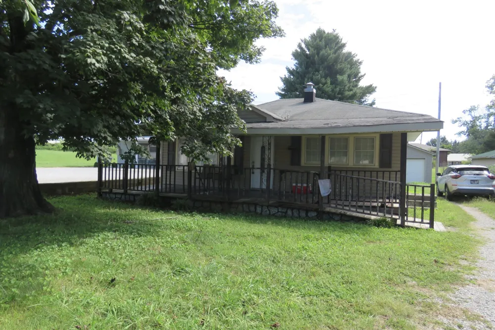 352 N Spring St Sparta, TN 38583