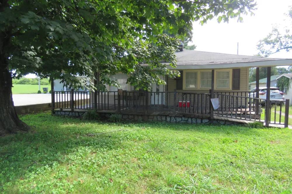 352 N Spring St Sparta, TN 38583