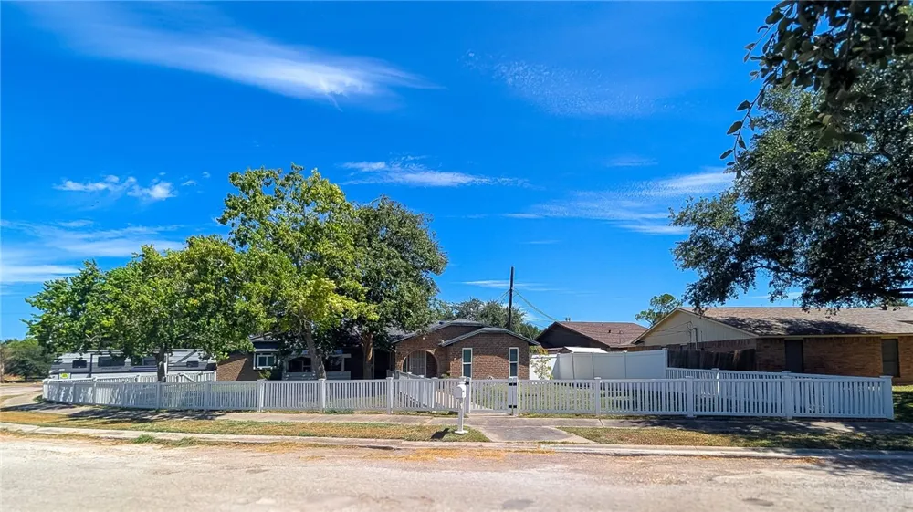 4913 Creekbend Road Corpus Christi, TX 78413
