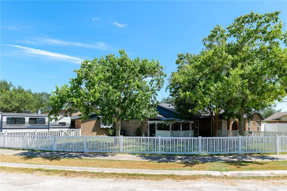 4913 Creekbend Road Corpus Christi, TX 78413