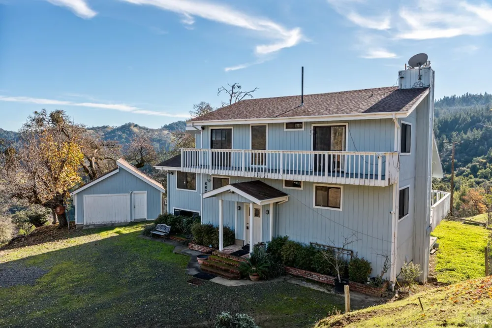 6620 Robinson Creek Road Ukiah, CA 95482