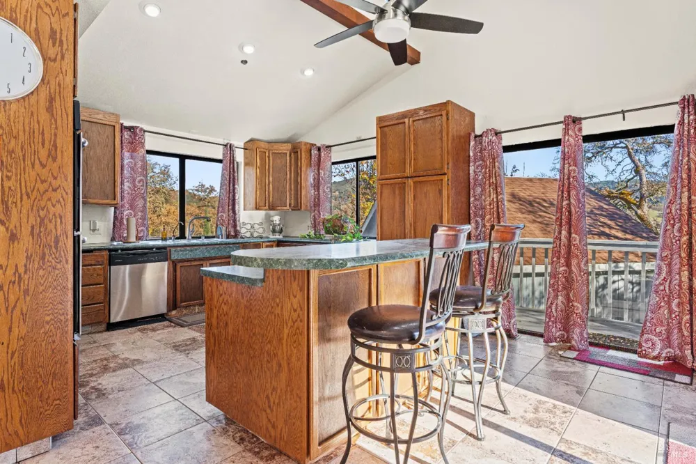 6620 Robinson Creek Road Ukiah, CA 95482