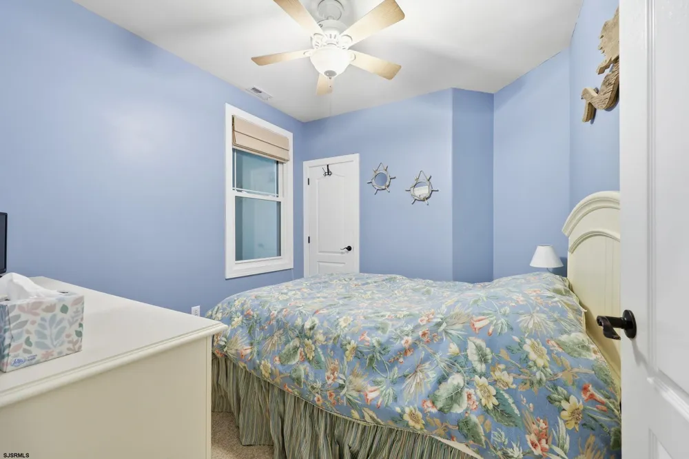 408 E Myrtle Rd Wildwood Crest, NJ 08260