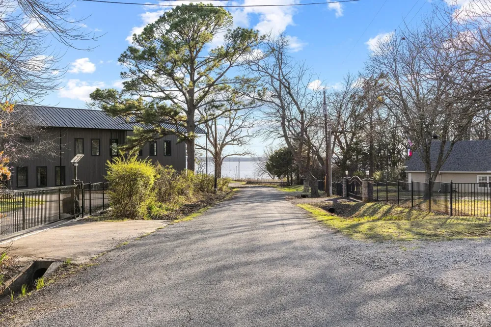1027 Paradise Cove Road Pottsboro, TX 75076