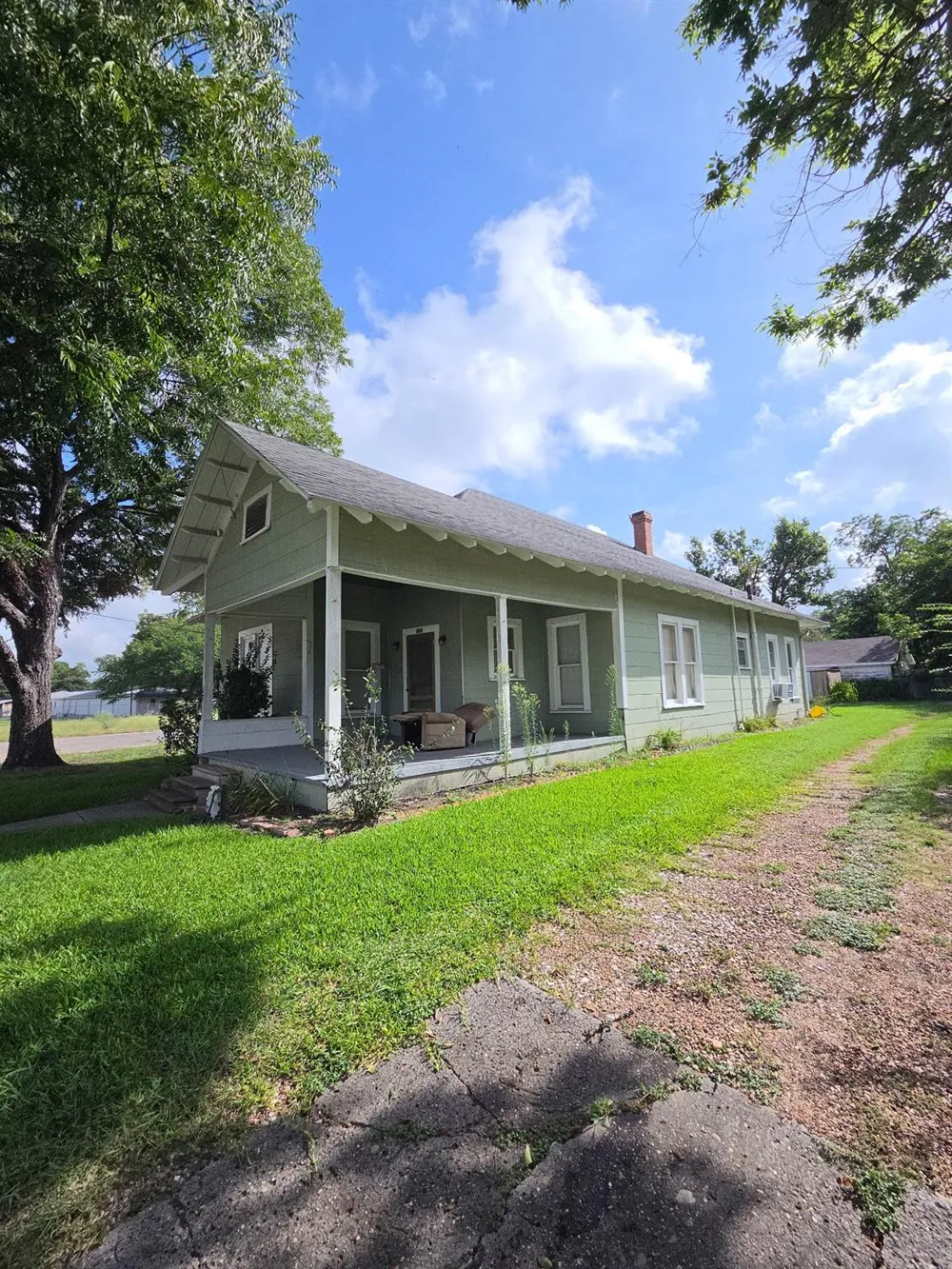 421 S La Salle Navasota, TX 77868